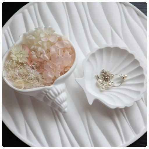 Shell shape silicone mold in Dubai for resin and Jesmonite. Create unique coastal-themed décor and accessories.