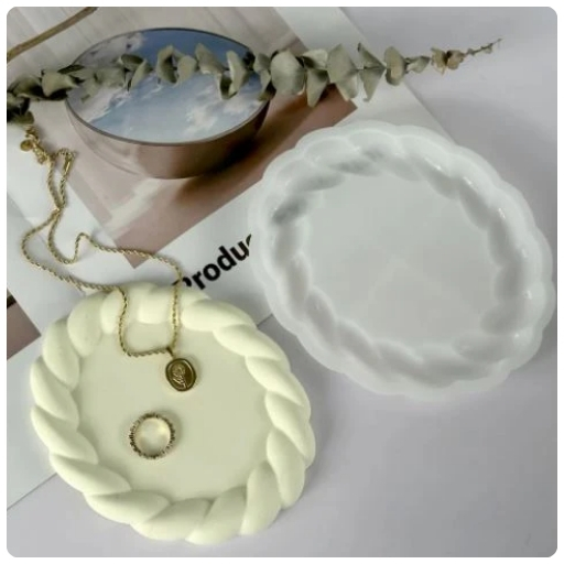 Twisted bubble silicone coaster mold in Dubai for Jesmonite. Perfect for modern home décor and craft business products.