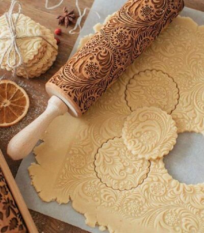 embossing wooden rolling pin with snowflake flower pattern for decorative cookies and dough baking