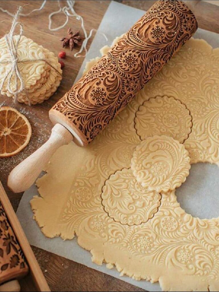 embossing wooden rolling pin with snowflake flower pattern for decorative cookies and dough baking